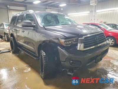 Czwarte zdjęcie samochodu z boku: 2018 TOYOTA SEQUOIA SR5 VIN:5TDBY5G19JS157716 - miniatura