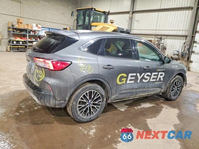 Trzecie zdjęcie samochodu z tyłu: 2022 FORD ESCAPE SE HEV VIN:1FMCU0EZ3NUA21610 - miniatura