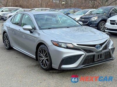 Czwarte zdjęcie samochodu z boku: 2024 TOYOTA CAMRY HYBRID SE VIN:4T1G31AK3RU071397 - miniatura