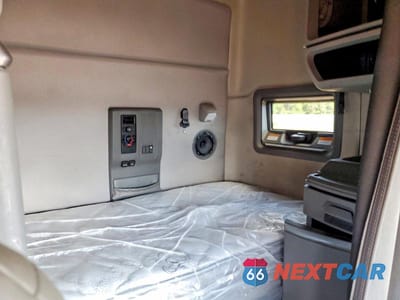 Zdjęcie 6 z 10 samochodu: 2021 VOLVO VN VNL VIN:4V4NC9EH4MN248460 - miniatura