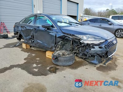 Czwarte zdjęcie samochodu z boku: 2024 AUDI A3 PREMIUM PLUS VIN:WAUBUDGYXRA049663 - miniatura