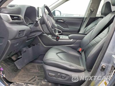 Zdjęcie 7 z 11 samochodu: 2020 TOYOTA HIGHLANDER VIN:5TDGZRBH3LS010471 - miniatura