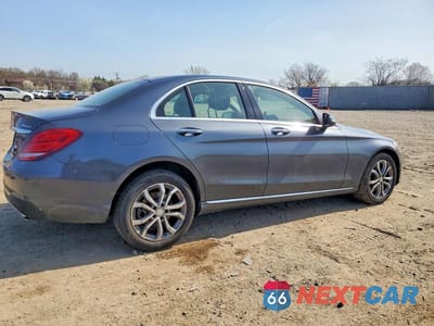 Trzecie zdjęcie samochodu z tyłu: 2016 MERCEDES-BENZ C 300 4MATIC VIN:55SWF4KB3GU161323 - miniatura
