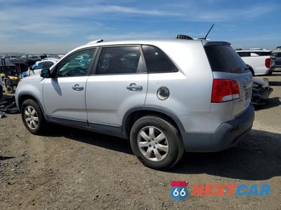 Drugie zdjęcie samochodu z przodu: 2011 KIA SORENTO LX VIN:5XYKT3A18BG040011 - miniatura