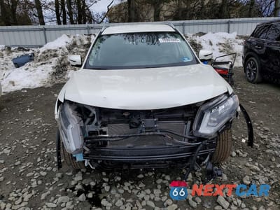 Piąte zdjęcie samochodu w środku: 2019 NISSAN ROGUE SV VIN:5N1AT2MV8KC830736 - miniatura