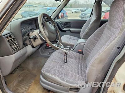 Zdjęcie 7 z 13 samochodu: 1998 JEEP CHEROKEE SPORT VIN:1J4FT68S0WL136852 - miniatura