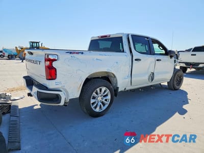 Trzecie zdjęcie samochodu z tyłu: 2026 CHEVROLET SILVERADO K1500 CUSTOM VIN:1GCPKBEK9TZ198270 - miniatura
