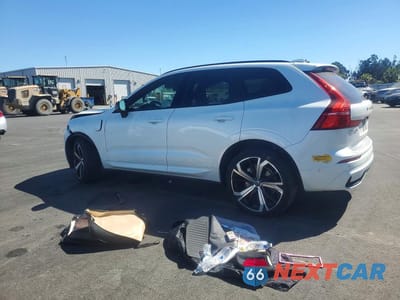 Drugie zdjęcie samochodu z przodu: 2022 VOLVO XC60 T8 RECHARGE R-DESIGN VIN:YV4BR0DM2N1904748 - miniatura
