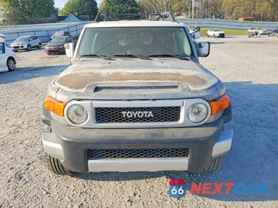 Piąte zdjęcie samochodu w środku: 2010 TOYOTA FJ CRUISER BASE VIN:JTEBU4BF8AK075309 - miniatura