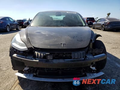 Piąte zdjęcie samochodu w środku: 2019 TESLA MODEL 3 VIN:5YJ3E1EA9KF396049 - miniatura