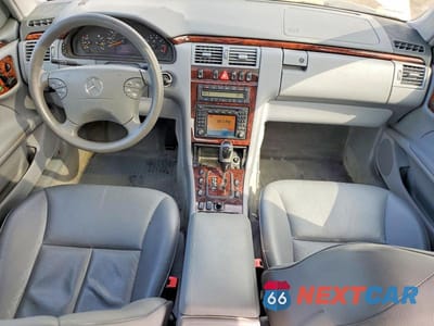 Zdjęcie 8 z 11 samochodu: 2001 MERCEDES-BENZ E 430 VIN:WDBJF70J31B386454 - miniatura