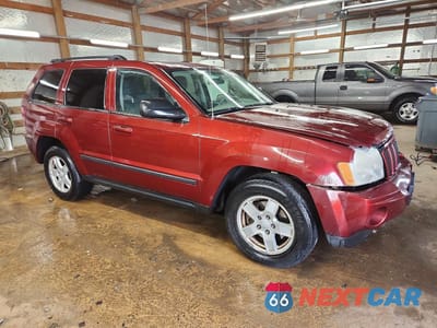 Czwarte zdjęcie samochodu z boku: 2007 JEEP GRAND CHEROKEE LAREDO VIN:1J8GR48K57C557859 - miniatura