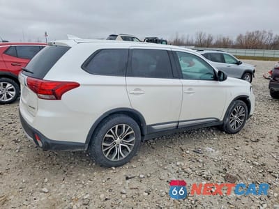 Trzecie zdjęcie samochodu z tyłu: 2017 MITSUBISHI OUTLANDER ES VIN:JA4AD2A31HZ023088 - miniatura