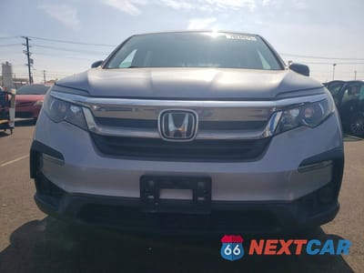 Piąte zdjęcie samochodu w środku: 2020 HONDA PILOT LX VIN:5FNYF5H11LB027483 - miniatura