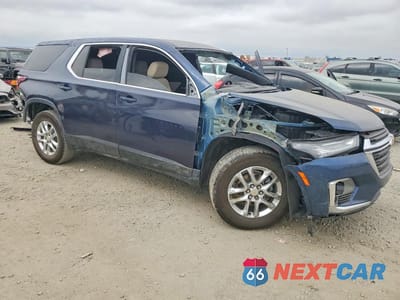 Czwarte zdjęcie samochodu z boku: 2023 CHEVROLET TRAVERSE LS VIN:1GNEVLKW5PJ241378 - miniatura