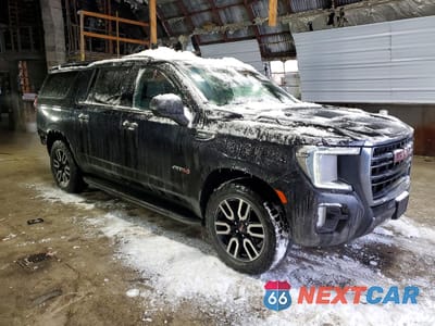 Czwarte zdjęcie samochodu z boku: 2022 GMC YUKON XL K1500 AT4 VIN:1GKS2HKD5NR129781 - miniatura