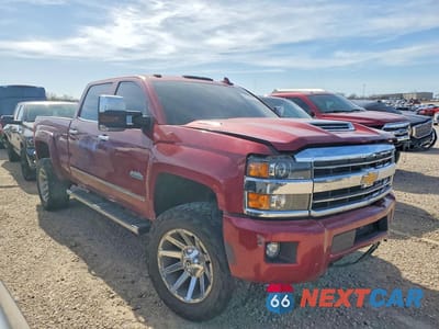 Czwarte zdjęcie samochodu z boku: 2019 CHEVROLET SILVERADO K2500 HIGH COUNTRY VIN:1GC1KUEY8KF274504 - miniatura