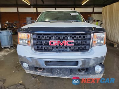 Piąte zdjęcie samochodu w środku: 2011 GMC SIERRA K2500 SLE VIN:1GT220CG7BZ241287 - miniatura