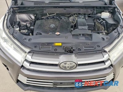 Zdjęcie 11 z 12 samochodu: 2019 TOYOTA HIGHLANDER LE VIN:5TDZZRFH2KS298517 - miniatura