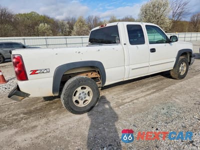 Trzecie zdjęcie samochodu z tyłu: 2003 CHEVROLET SILVERADO K1500 VIN:2GCEK19T131111460 - miniatura