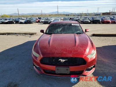 Piąte zdjęcie samochodu w środku: 2016 FORD MUSTANG VIN:1FA6P8TH9G5237532 - miniatura