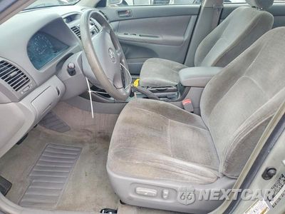 Zdjęcie 7 z 12 samochodu: 2004 TOYOTA CAMRY LE VIN:JTDBE32K640272195 - miniatura