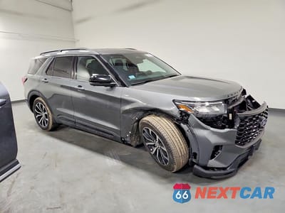 Czwarte zdjęcie samochodu z boku: 2026 FORD EXPLORER ST-LINE VIN:1FMUK8KH8TGA55946 - miniatura