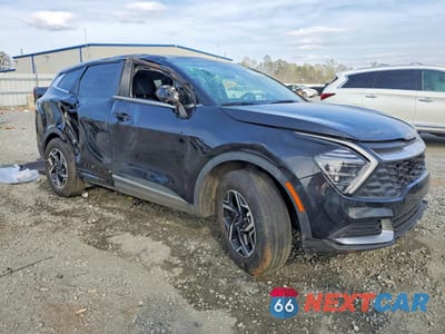 Czwarte zdjęcie samochodu z boku: 2025 KIA SPORTAGE LX VIN:KNDPU3DF2S7386885 - miniatura