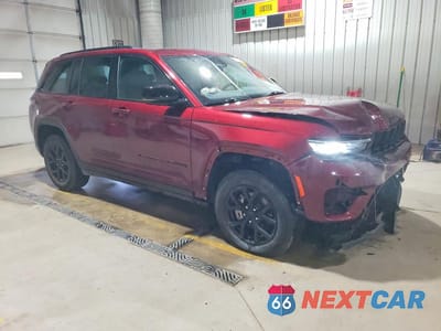 Czwarte zdjęcie samochodu z boku: 2025 JEEP GRAND CHEROKEE LAREDO VIN:1C4RJHAG7SC281424 - miniatura