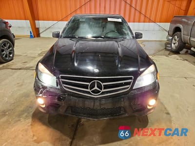 Piąte zdjęcie samochodu w środku: 2010 MERCEDES-BENZ C 63 AMG VIN:WDDGF7HB5AF451487 - miniatura