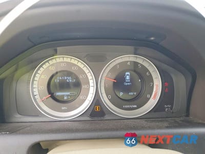 Zdjęcie 9 z 13 samochodu: 2012 VOLVO XC60 T6 VIN:YV4902DZ1C2283378 - miniatura