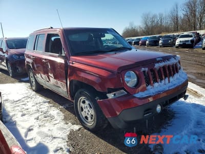 Czwarte zdjęcie samochodu z boku: 2016 JEEP PATRIOT SPORT VIN:1C4NJRBB2GD509385 - miniatura