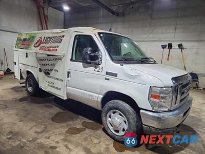Czwarte zdjęcie samochodu z boku: 2018 FORD ECONOLINE E350 SUPER DUTY CUTAWAY VAN VIN:1FDWE3F63JDC30307 - miniatura
