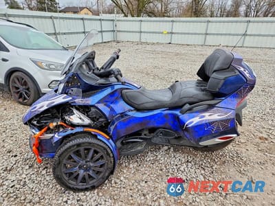 Trzecie zdjęcie samochodu z tyłu: 2017 CAN-AM SPYDER ROADSTER RT VIN:2BXNBDD26HV001441 - miniatura