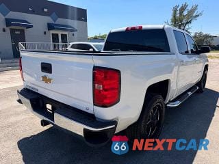 Trzecie zdjęcie samochodu z tyłu: 2018 CHEVROLET SILVERADO C1500 LT VIN:3GCPCRECXJG597832 - miniatura