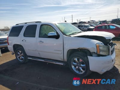 Czwarte zdjęcie samochodu z boku: 2008 CHEVROLET TAHOE K1500 VIN:1GNFK13058J121321 - miniatura