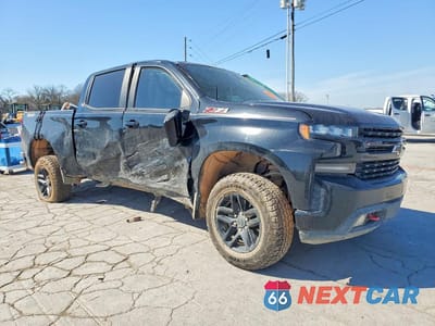Czwarte zdjęcie samochodu z boku: 2021 CHEVROLET SILVERADO K1500 LT TRAIL BOSS VIN:1GCPYFED7MZ439980 - miniatura