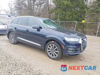 Czwarte zdjęcie samochodu z boku: 2017 AUDI Q7 PREMIUM PLUS VIN:WA1LAAF78HD036053 - miniatura