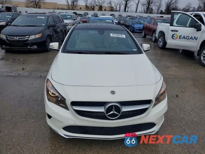 Piąte zdjęcie samochodu w środku: 2018 MERCEDES-BENZ CLA 250 4MATIC VIN:WDDSJ4GB9JN542907 - miniatura