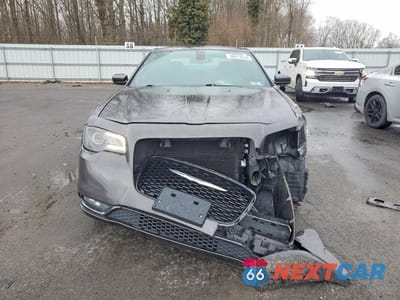Piąte zdjęcie samochodu w środku: 2019 CHRYSLER 300 S VIN:2C3CCABGXKH635105 - miniatura