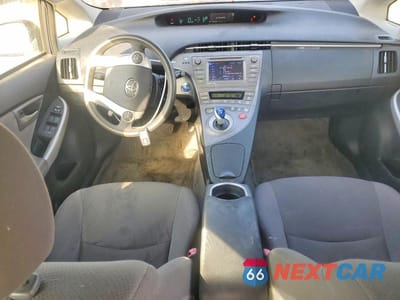 Zdjęcie 8 z 12 samochodu: 2012 TOYOTA PRIUS THREE VIN:JTDKN3DU0C1610603 - miniatura