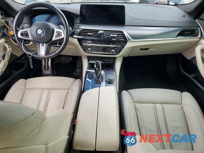 Zdjęcie 8 z 11 samochodu: 2021 BMW M550XI VIN:WBA13BK03MCG26571 - miniatura