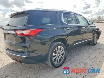 Trzecie zdjęcie samochodu z tyłu: 2018 CHEVROLET TRAVERSE PREMIER VIN:1GNERKKW1JJ261147 - miniatura