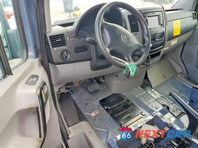 Zdjęcie 8 z 11 samochodu: 2018 MERCEDES BENZ SPRINTER 2500 DELIVERY VAN VIN:WD3PE7CD5JP647813 - miniatura