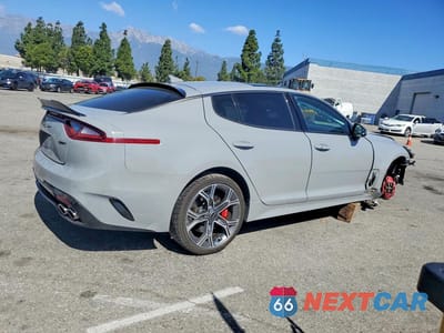 Trzecie zdjęcie samochodu z tyłu: 2020 KIA STINGER GT2 VIN:KNAE55LC5L6082817 - miniatura