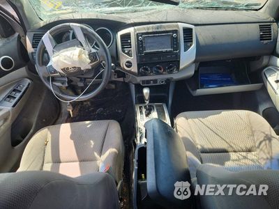 Zdjęcie 8 z 12 samochodu: 2014 TOYOTA TACOMA V6 VIN:3TMLU4EN1EM143539 - miniatura