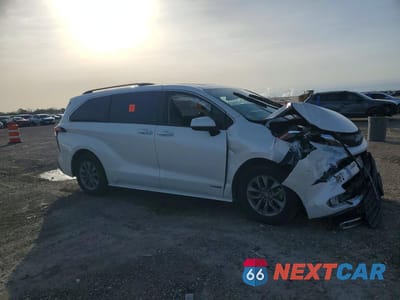 Czwarte zdjęcie samochodu z boku: 2021 TOYOTA SIENNA XLE 8-PASSENGER VIN:5TDYRKEC3MS034377 - miniatura