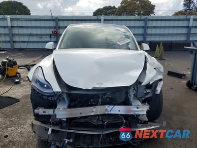 Piąte zdjęcie samochodu w środku: 2023 TESLA MODEL Y VIN:7SAYGDEE7PA188182 - miniatura