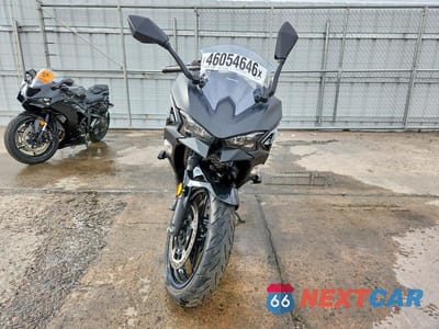 Drugie zdjęcie samochodu z przodu: 2025 KAWASAKI EX500 VIN:ML5EXGG13SDA68018 - miniatura