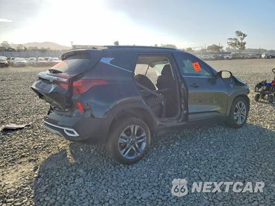 Trzecie zdjęcie samochodu z tyłu: 2023 KIA SELTOS S VIN:KNDEU2AA1P7390699 - miniatura